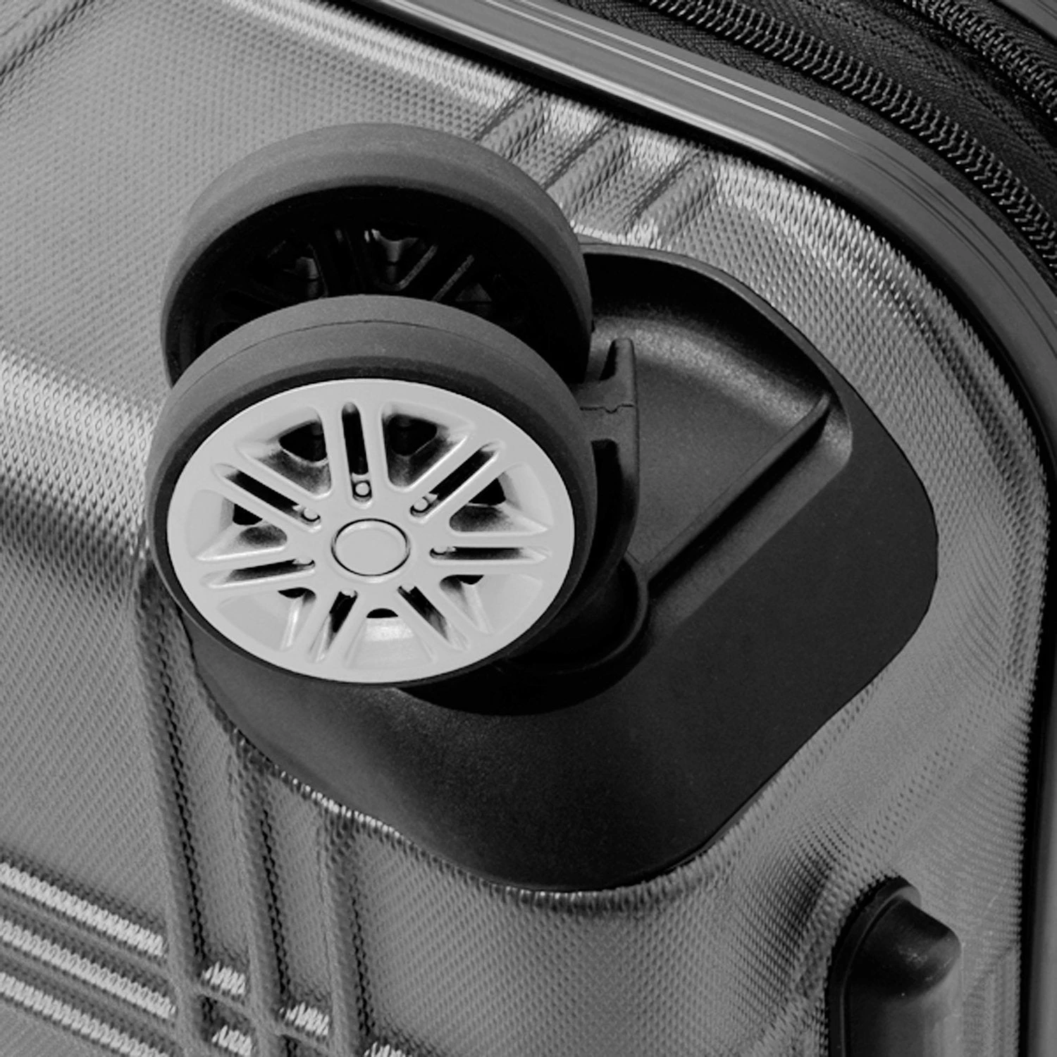 London Fog Kingsbury 25" Expandable Hardside Spinner, Titanium 5 London Fog Kingsbury 25" Expandable Hardside Spinner, Titanium - Image 5