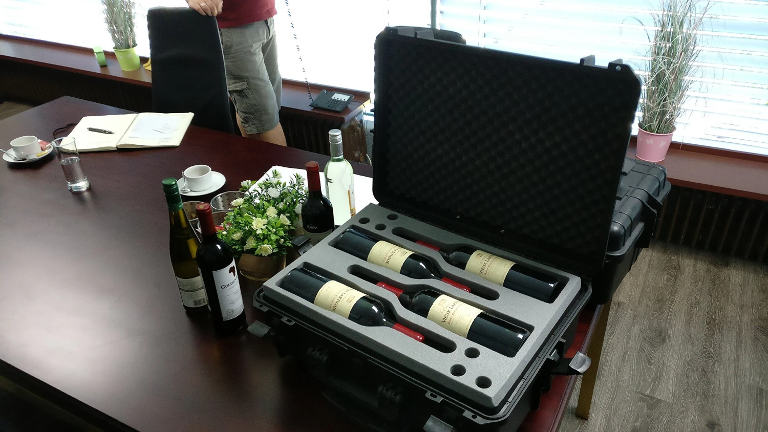 Carrying Case For Wine - Bottles - Winecase - Wheeled Case - Wine Transport - Wine Agent - Bottle Wine Carrier - Hard Case 6 Carrying Case For Wine - Bottles - Winecase - Wheeled Case - Wine Transport - Wine Agent - Bottle Wine Carrier - Hard Case - Image 6