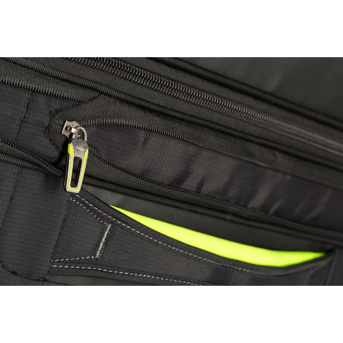 High Sierra At8 26In Wheeled Duffel Upright 9 High Sierra At8 26In Wheeled Duffel Upright - Image 9